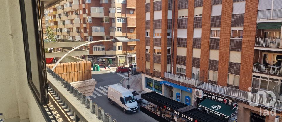 Pis 3 habitacions de 100 m² a León (24005)