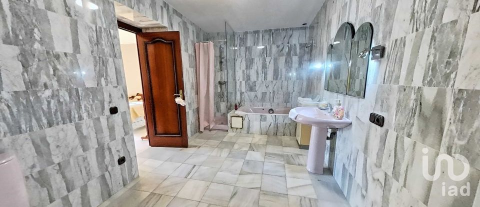 Casa de pueblo 6 habitaciones de 500 m² en Alfés (25161)