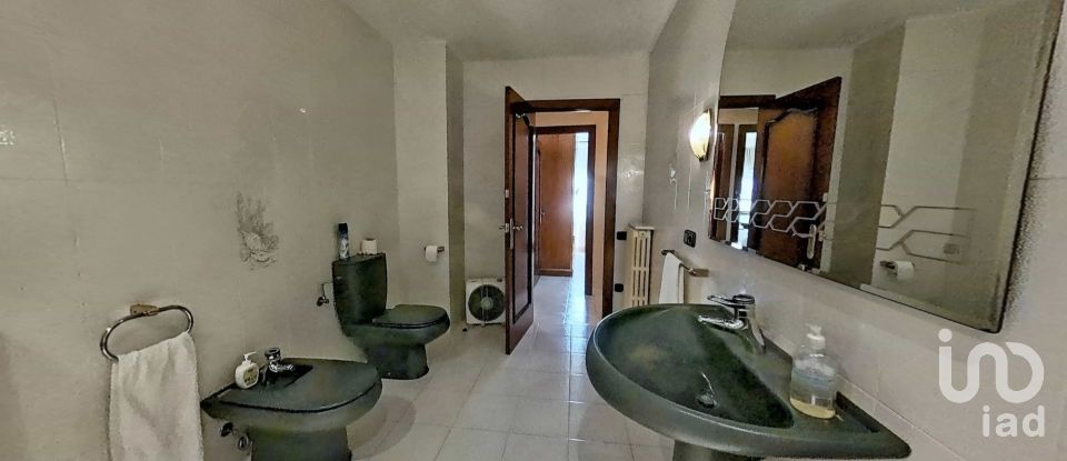 Casa de pueblo 6 habitaciones de 500 m² en Alfés (25161)