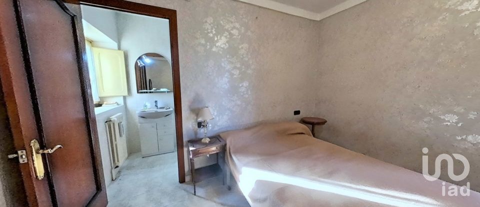 Casa de pueblo 6 habitaciones de 500 m² en Alfés (25161)