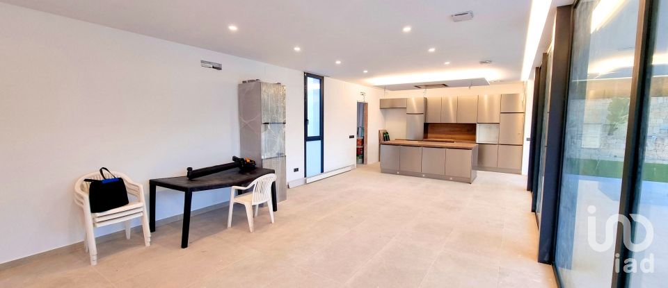 Cottage 3 bedrooms of 213 m² in Busot (03111)