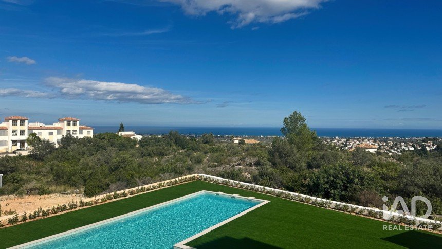 Piso 3 habitaciones de 122 m² en Pego (03780)