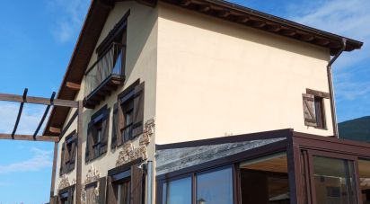 Cottage 5 bedrooms of 176 m² in Jaca (22700)