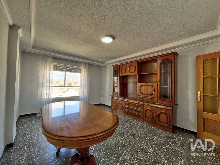 Pis 3 habitacions de 86 m² a Novelda (03660)