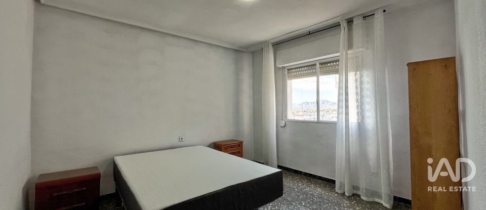 Pis 3 habitacions de 86 m² a Novelda (03660)