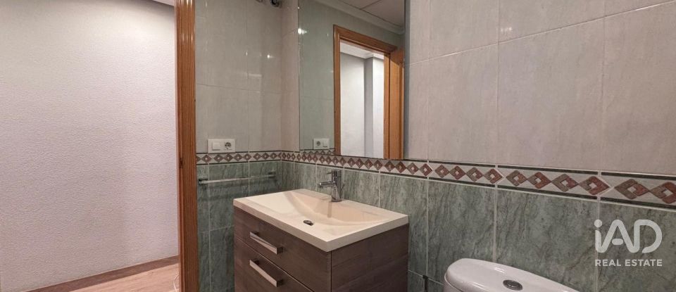 Pis 3 habitacions de 101 m² a Agost (03698)