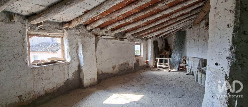 Casa señorial 4 habitaciones de 630 m² en La Puebla de Castro (22435)