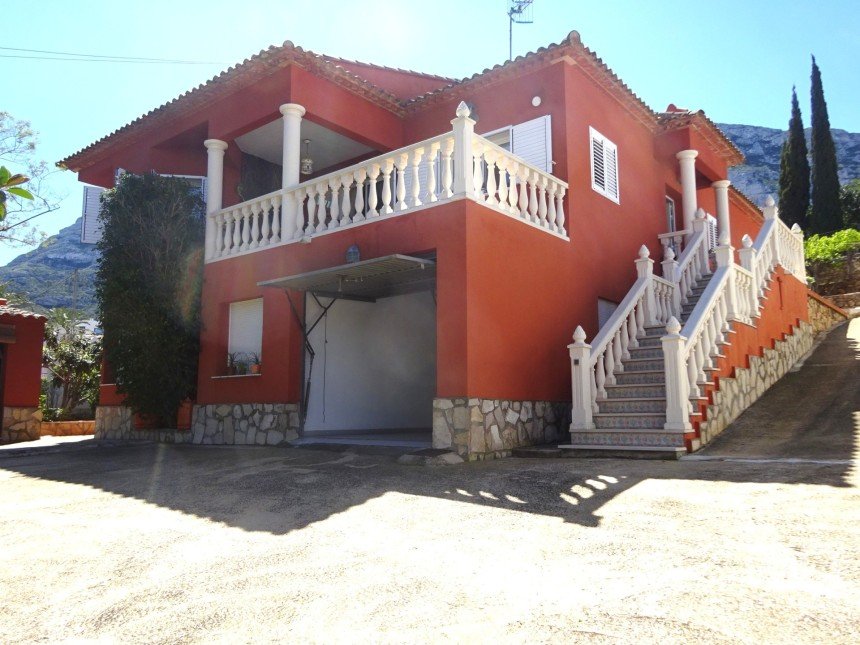 Cottage 3 bedrooms of 215 m² in Dénia (03700)