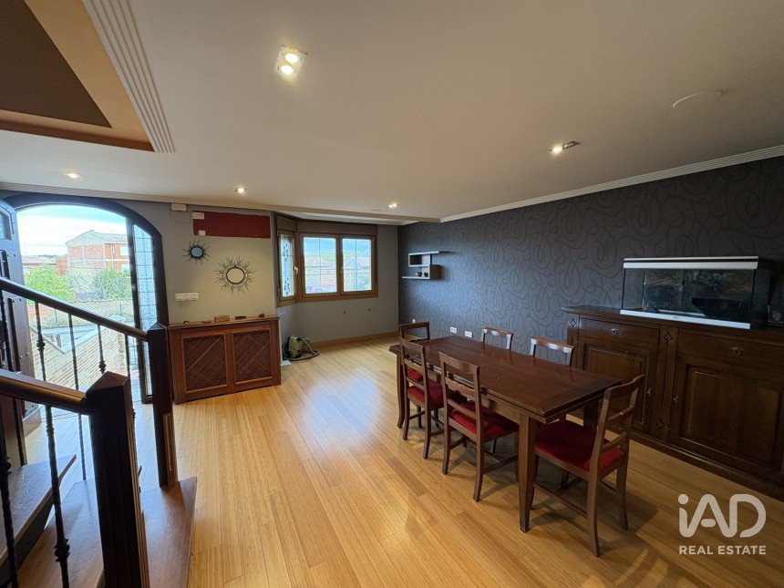 Casa 4 habitaciones de 200 m² en Sariegos del Bernesga (24121)