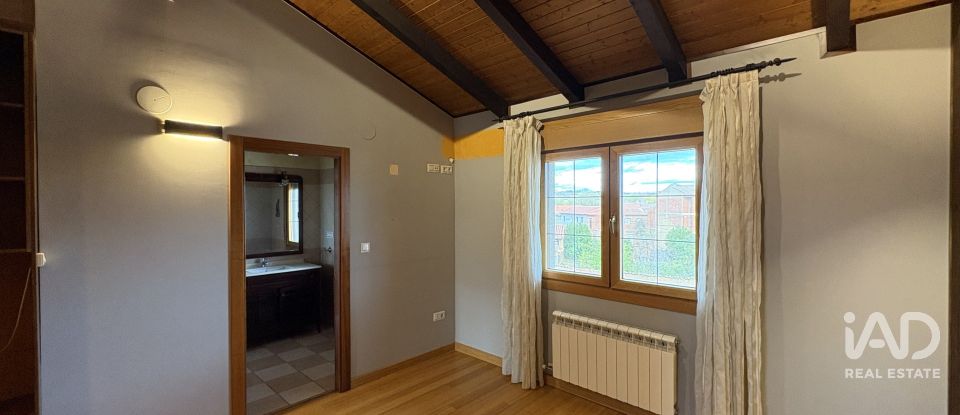 Casa 4 habitaciones de 200 m² en Sariegos del Bernesga (24121)