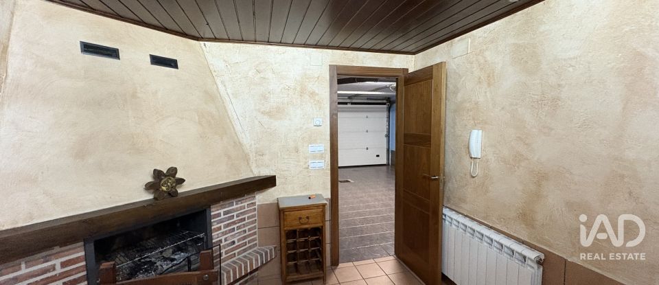 Casa 4 habitaciones de 200 m² en Sariegos del Bernesga (24121)