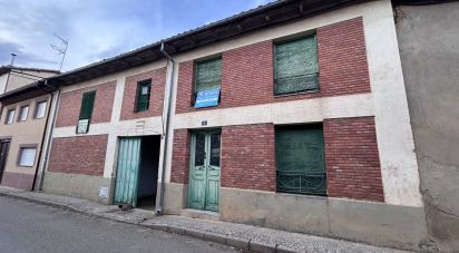 Village house 5 bedrooms of 356 m² in Villaturiel (24226)