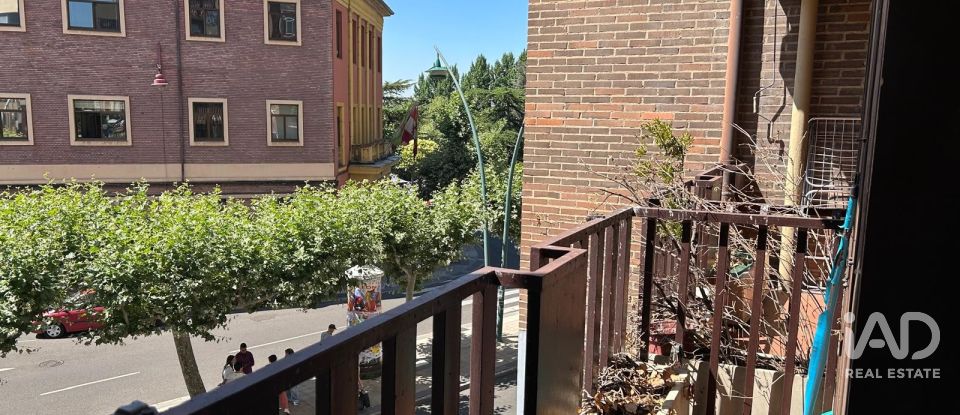 Pis 3 habitacions de 100 m² a León (24004)