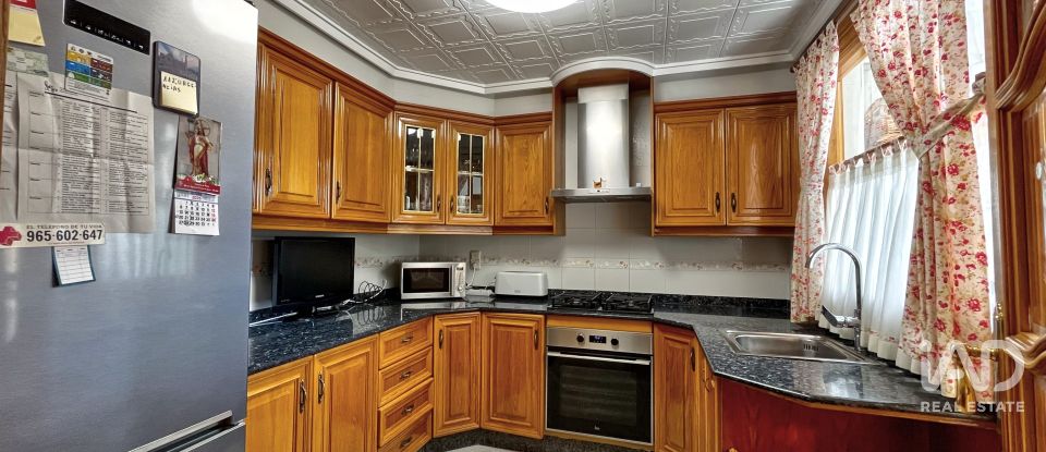 Pis 3 habitacions de 104 m² a Novelda (03660)