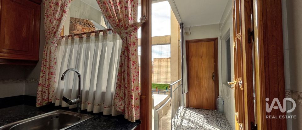 Pis 3 habitacions de 104 m² a Novelda (03660)