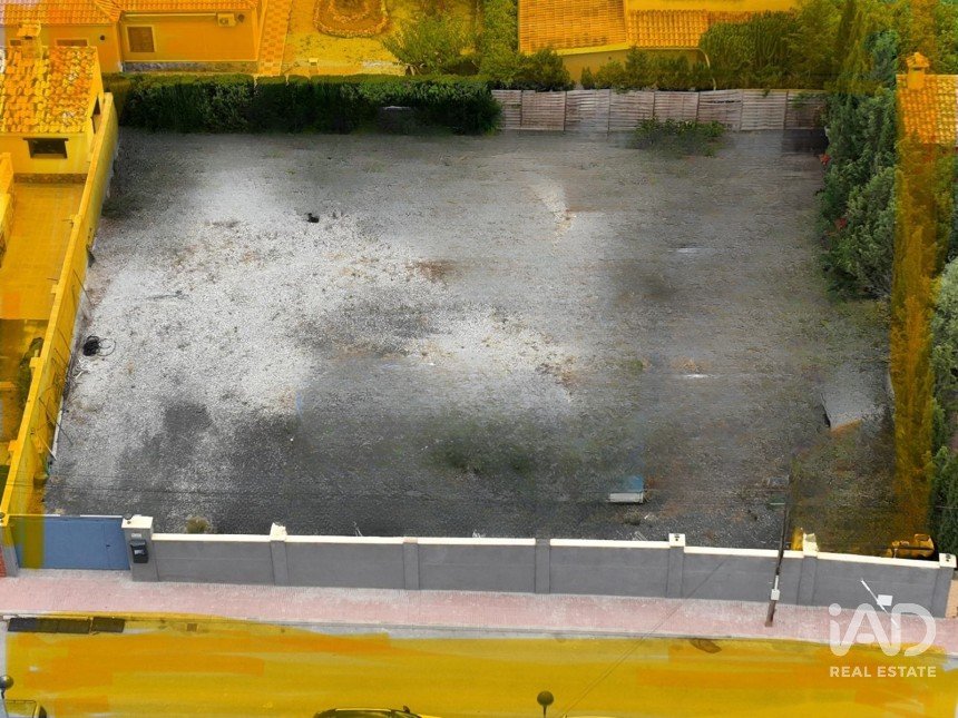 Terreno urbano de 860 m² en Canastel (03690)