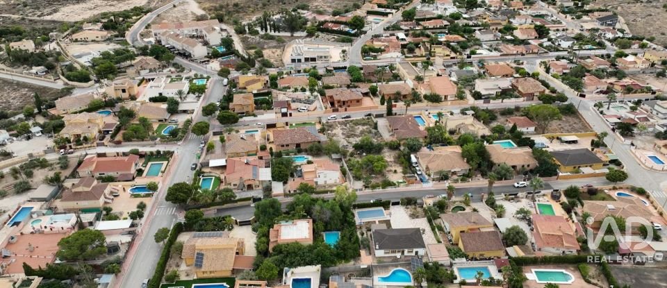 Terreno urbano de 860 m² en Canastel (03690)