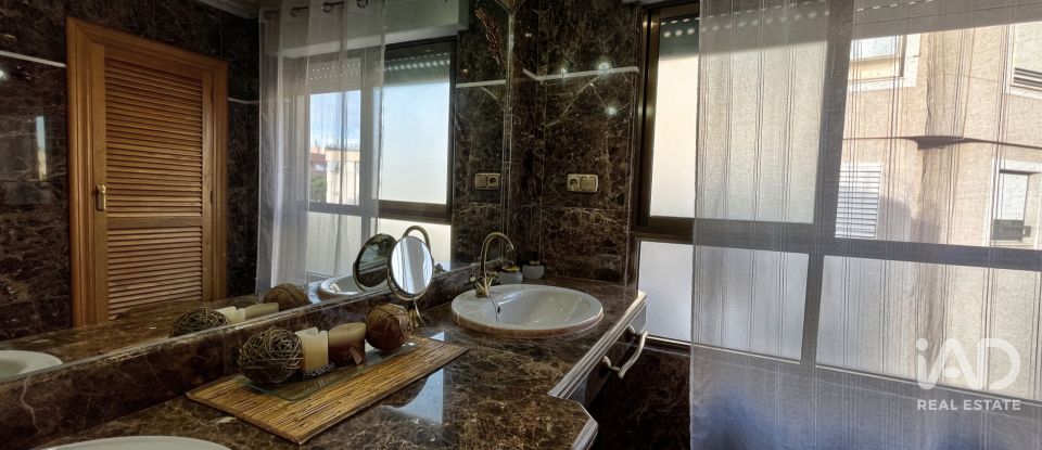 Pis 2 habitacions de 130 m² a Novelda (03660)