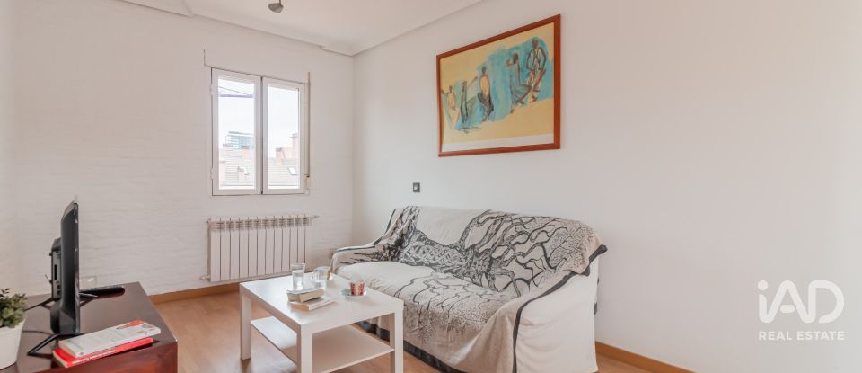 Àtic 3 habitacions de 105 m² a Madrid (28039)