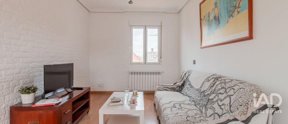 Àtic 3 habitacions de 105 m² a Madrid (28039)