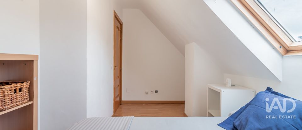 Àtic 3 habitacions de 105 m² a Madrid (28039)