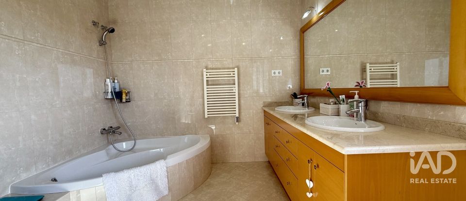 Habitatge unifamiliar  7 habitacions de 587 m² a Sant Vicenç de Montalt (08394)