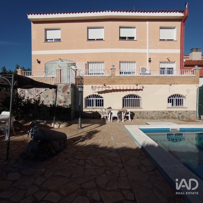 Maison 5 chambres de 478 m² à Flix (43750)