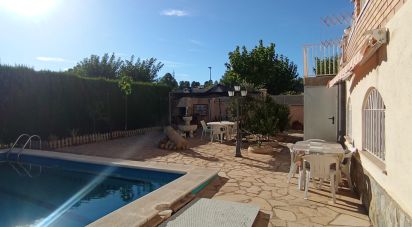 House 5 bedrooms of 478 m² in Flix (43750)