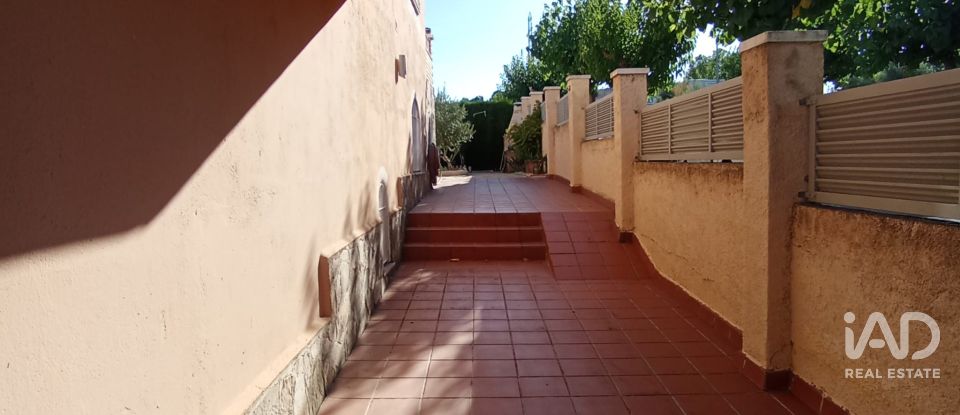 Maison 5 chambres de 478 m² à Flix (43750)