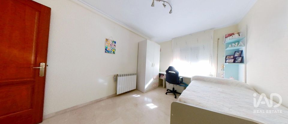 Maison 5 chambres de 478 m² à Flix (43750)