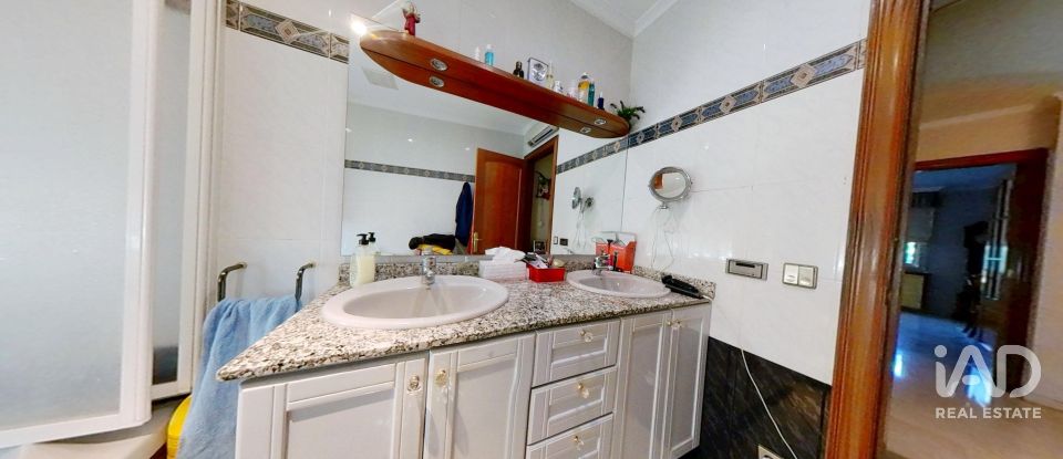 Maison 5 chambres de 478 m² à Flix (43750)