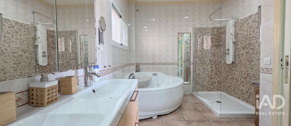 Ático 4 habitaciones de 183 m² en Málaga (29018)