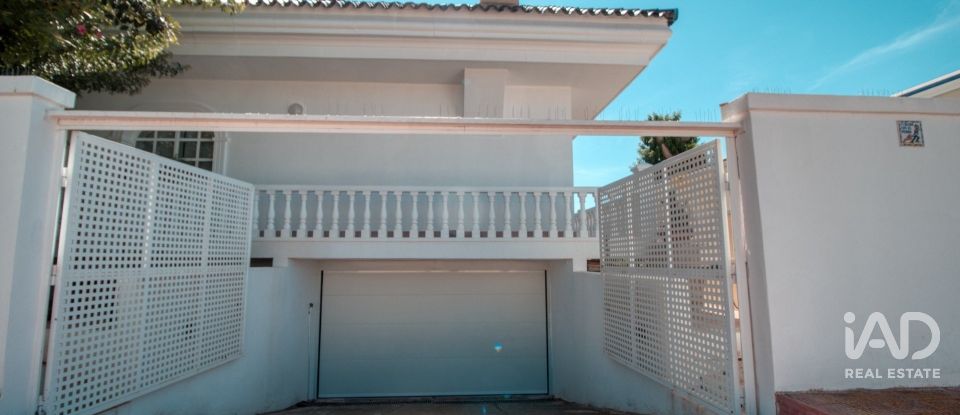 Chalet 4 habitaciones de 520 m² en Torrevieja (03184)