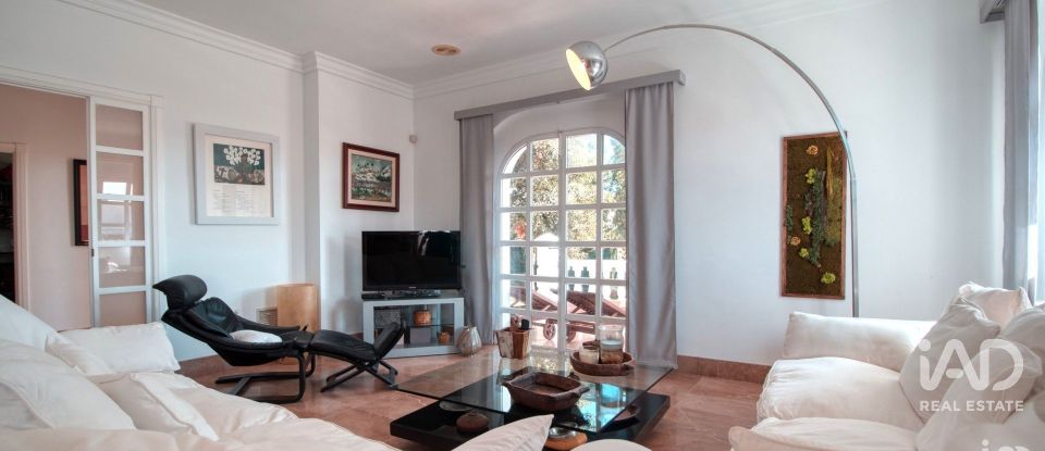 Chalet 4 habitaciones de 520 m² en Torrevieja (03184)