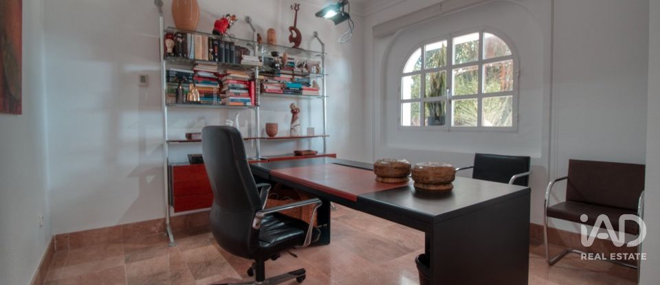 Chalet 4 habitaciones de 520 m² en Torrevieja (03184)