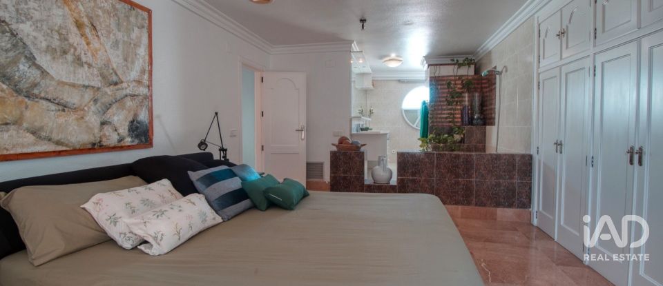 Chalet 4 habitaciones de 520 m² en Torrevieja (03184)