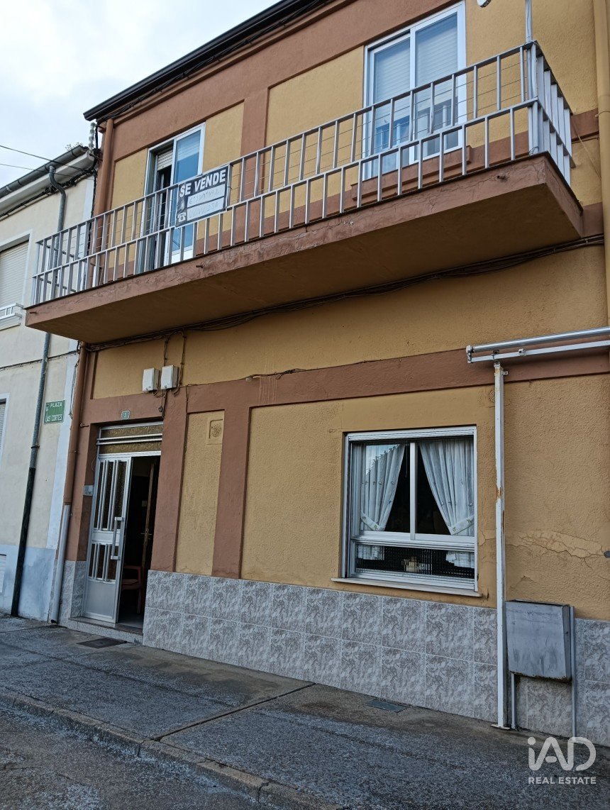 Village house 4 bedrooms of 208 m² in Miñambres de La Valduerna (24765)