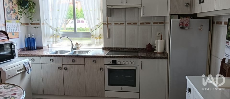 Village house 4 bedrooms of 208 m² in Miñambres de La Valduerna (24765)