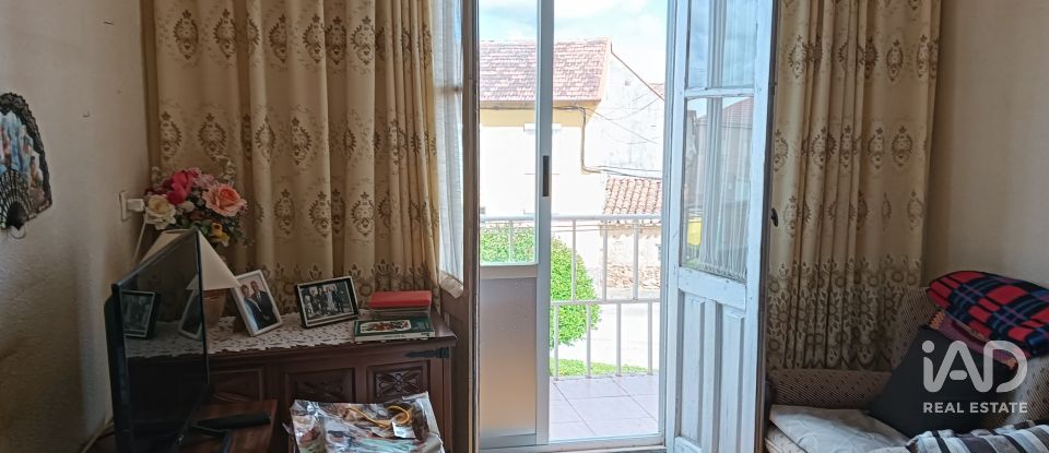 Village house 4 bedrooms of 208 m² in Miñambres de La Valduerna (24765)