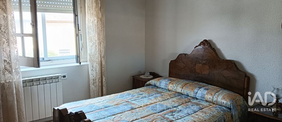 Village house 4 bedrooms of 208 m² in Miñambres de La Valduerna (24765)