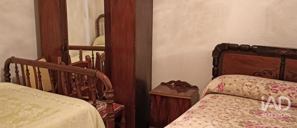 Village house 4 bedrooms of 208 m² in Miñambres de La Valduerna (24765)