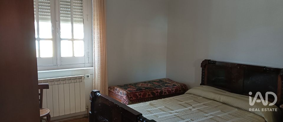 Village house 4 bedrooms of 208 m² in Miñambres de La Valduerna (24765)