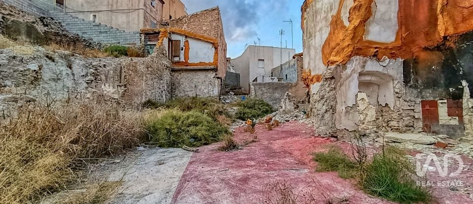 Terreno urbano de 670 m² en Agost (03698)