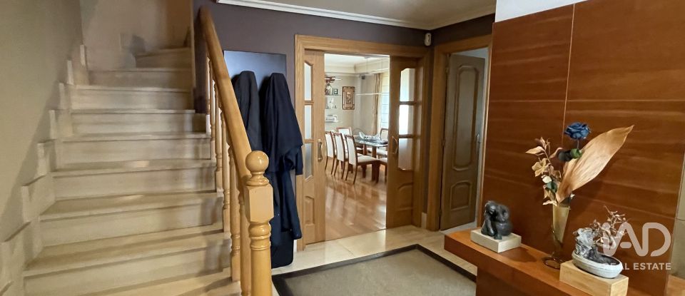 Maison 3 chambres de 192 m² à Valdelafuente (24227)