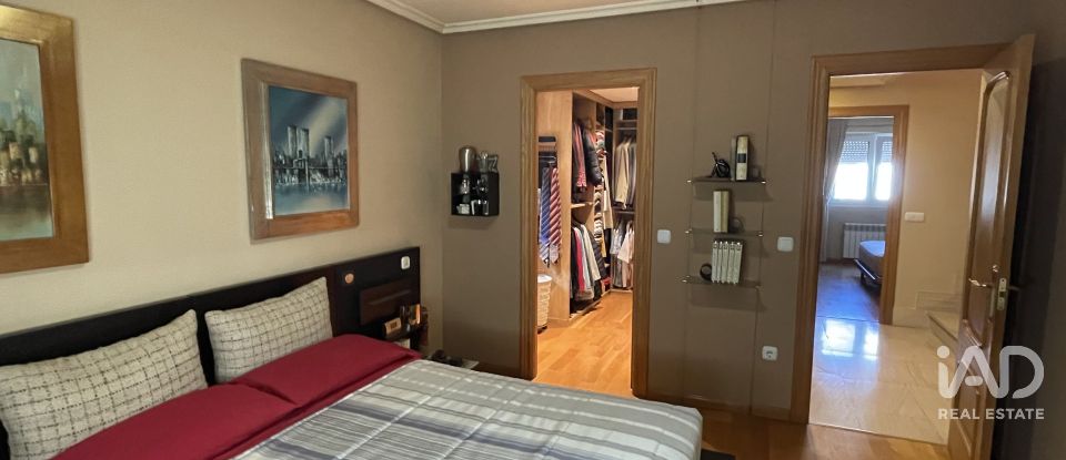 Maison 3 chambres de 192 m² à Valdelafuente (24227)