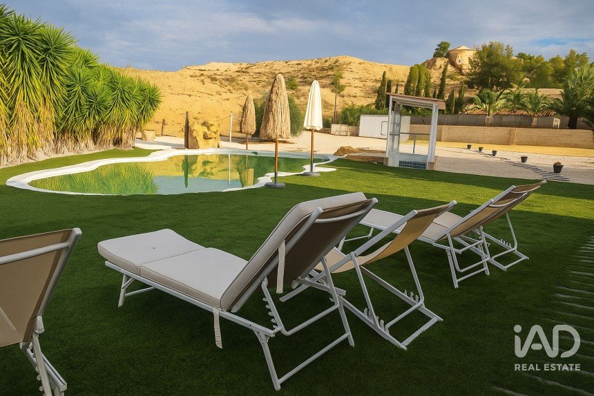 Maison rustique 7 chambres de 1 055 m² à Barrio de La Aurora (30163)