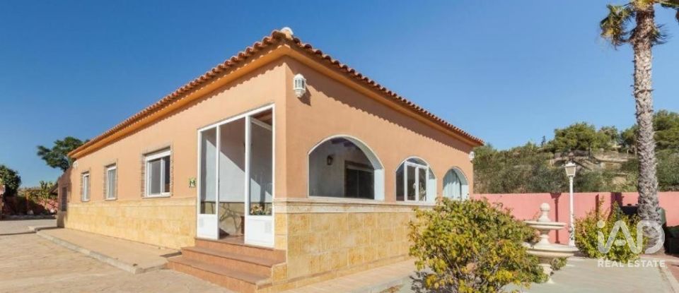 Maison rustique 7 chambres de 1 055 m² à Barrio de La Aurora (30163)