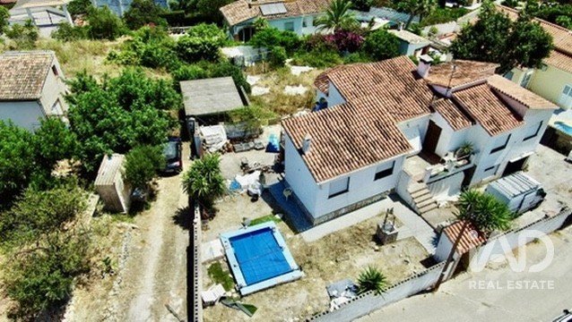 Casa 3 habitaciones de 275 m² en Dénia (03700)