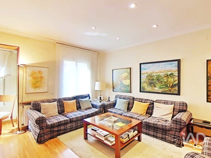 Piso 3 habitaciones de 112 m² en Barcelona (08021)