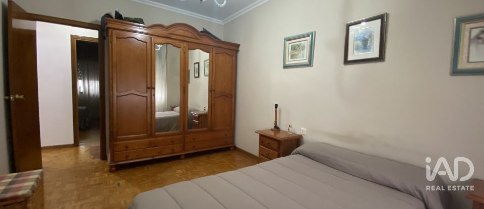 Piso 3 habitaciones de 100 m² en Pontevedra (36004)